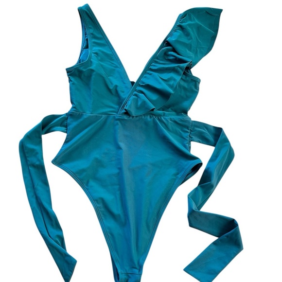 Cupshe Blue One Piece Swimsuit with Plunging V-Neckline - Picture 5 of 7